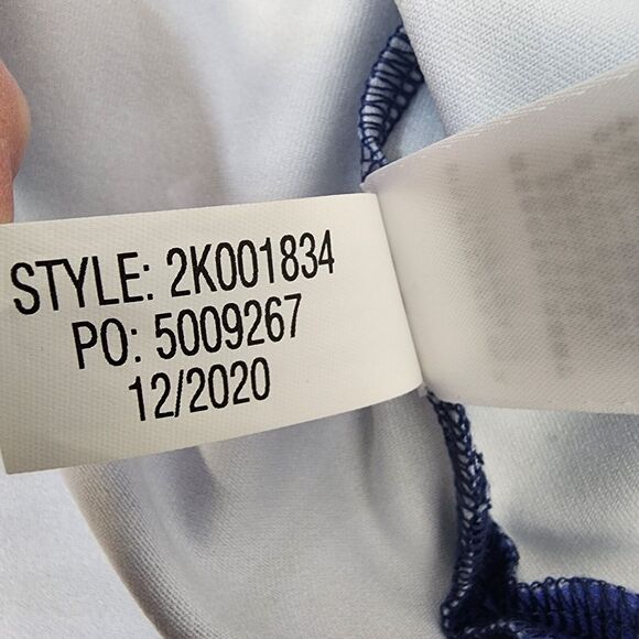 Vineyard Vines Top Womens Medium Blue Bloom Sankaty Boat Neck UPF Protection - Picture 9 of 9